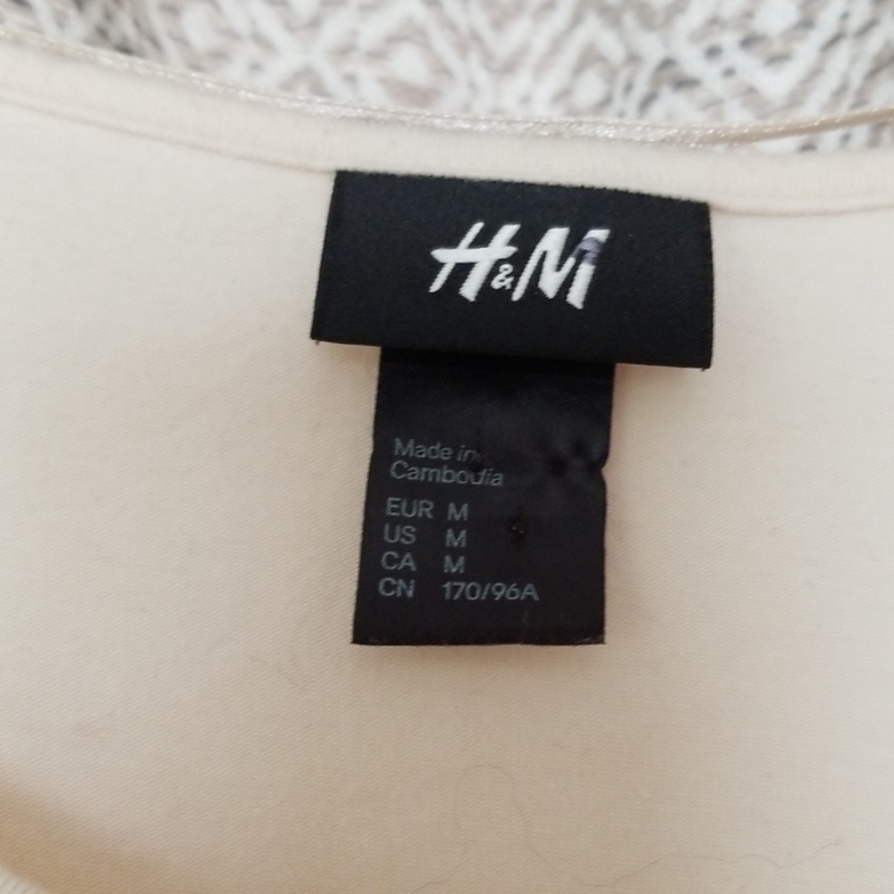 H&M Ruffle Shoulder Top - Picture 3 of 5